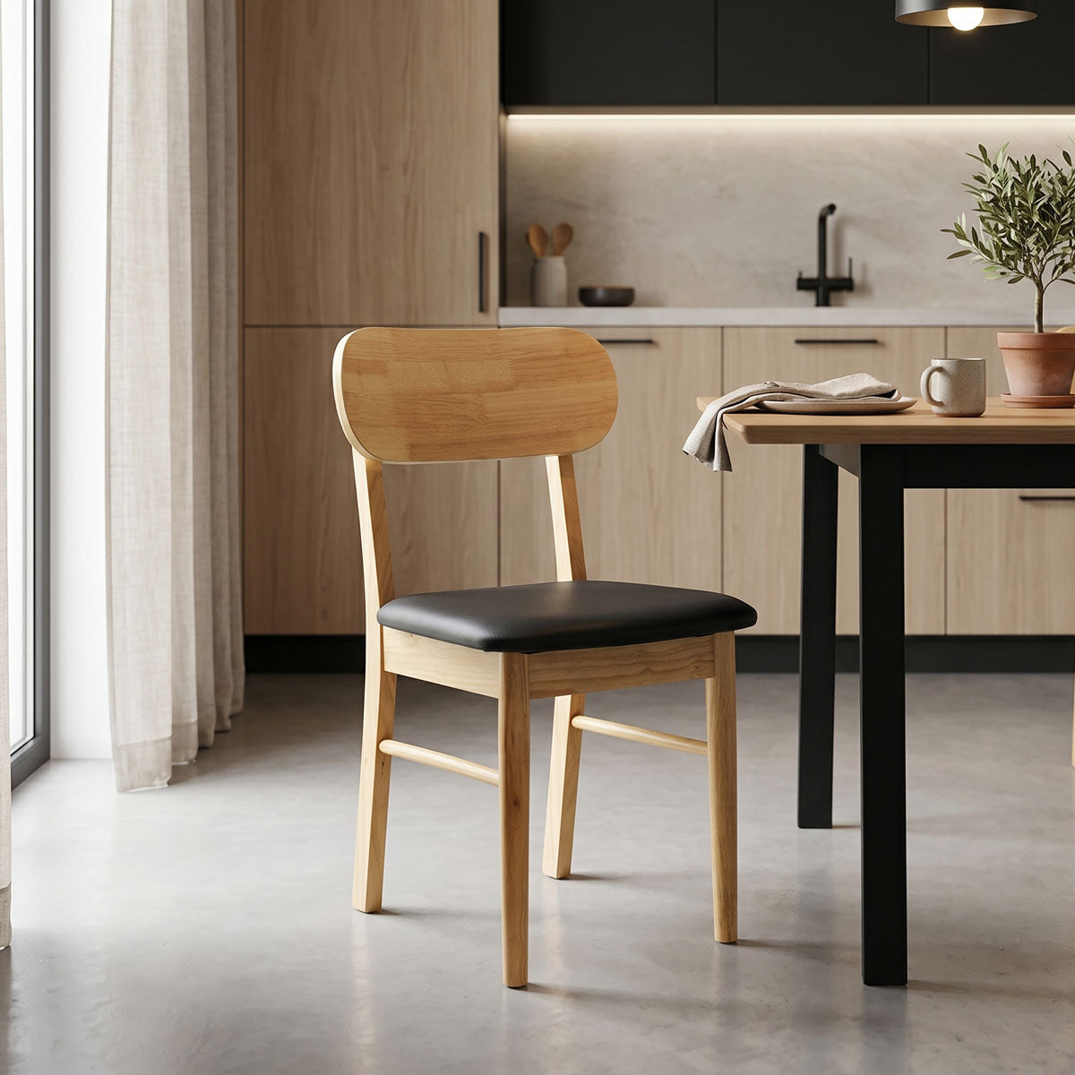 Καρέκλα Bedona pakoworld rubberwood σε φυσική απόχρωση με μαύρο pu μαξιλάρι 47x46x80εκ